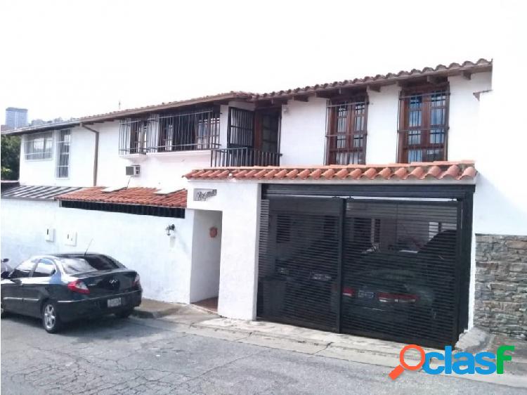 Se vende Casa 250 m² 5h+s/5b+s/4p en Prados del Este