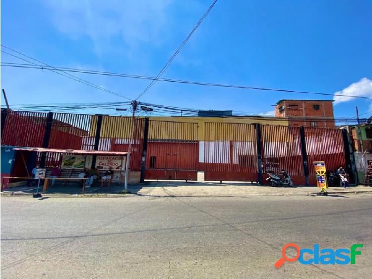 Se vende Galpon 3000m² en Catia