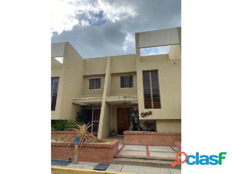 EN VENTA TOWN HOUSE ALTOS DE GUATAPARO