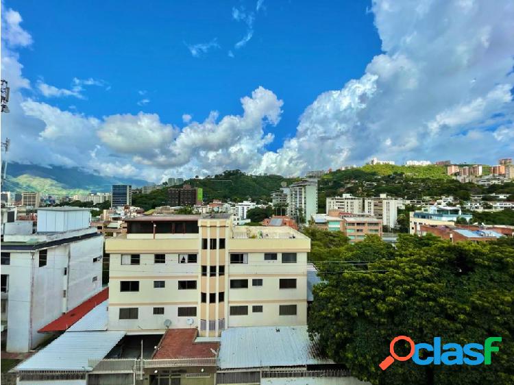 Se vende apto 280 m² - 3h+s/4b+s/3p en Los Naranjos de las