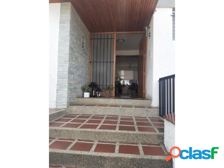 Se vende casa 500 m² 6h+s/7b+s/5p en Lomas de la Trinidad
