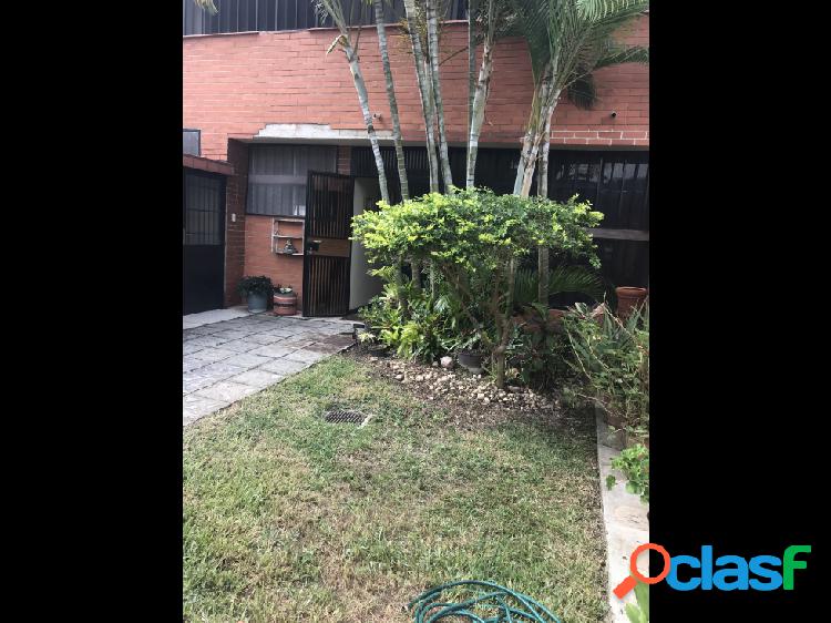 Vendo casa 300mts2 4h/4b/3pe La Trinidad 7720