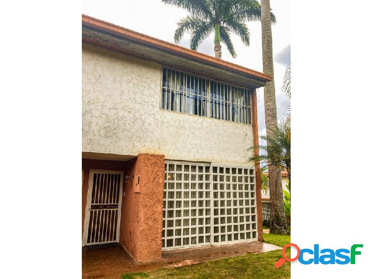 Se vende casa 170m2 3h+s/2b+s/2p Potro Redondo 4875