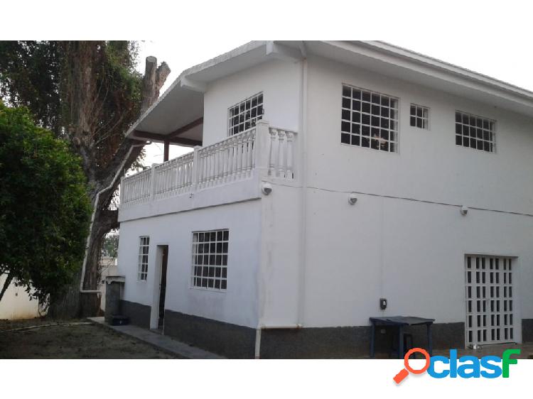 Vendo casa 260mts2 5h/5b/6pe Colinas de la Lagunita 9624