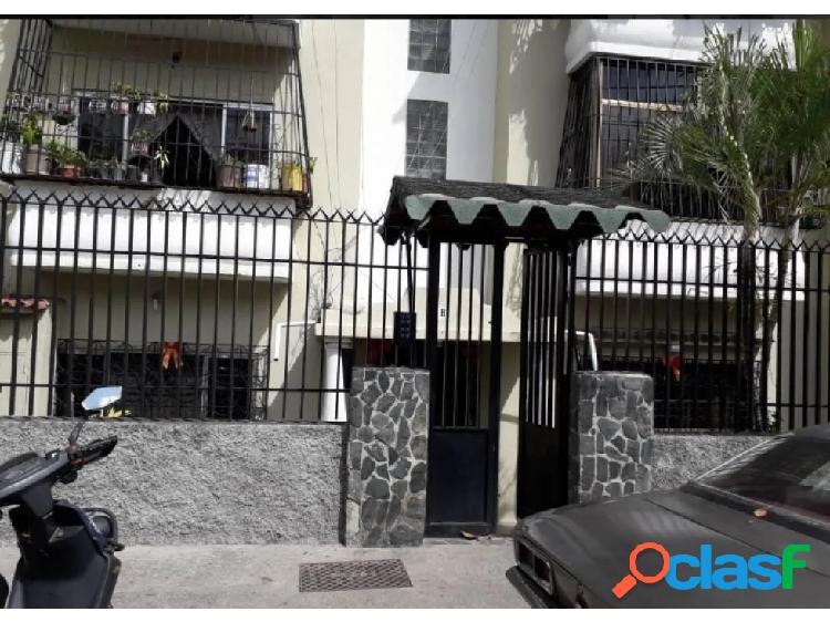 Se vende apto 83m2 4h/1b /0p Los Rosales 4163