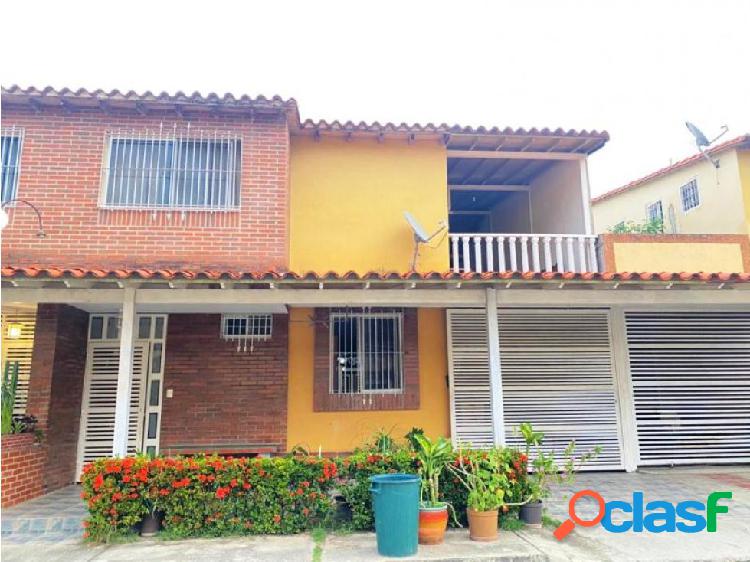 Se vende casa 246m2 3h/3b/2p Guatire 8811