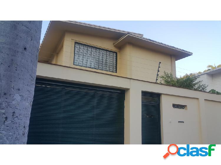 Se vende casa 300m2 3h+s/4b+s/4p Santa Eduvigis