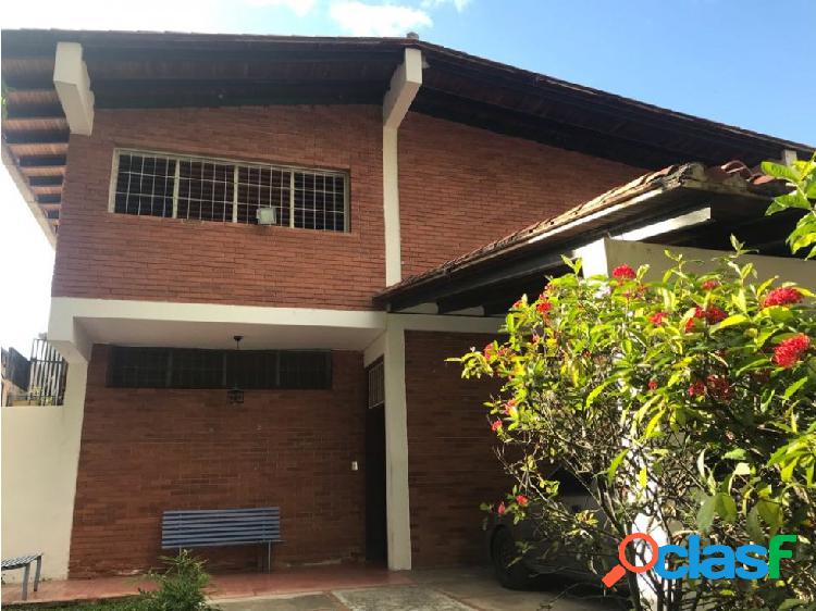Se vende casa 390m2 4h+s/4b+s/5p Caurimare 3122
