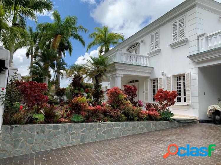 Se vende casa 590m2 4 h+2s/5.5b+s/7p Lomas de la Lagunita