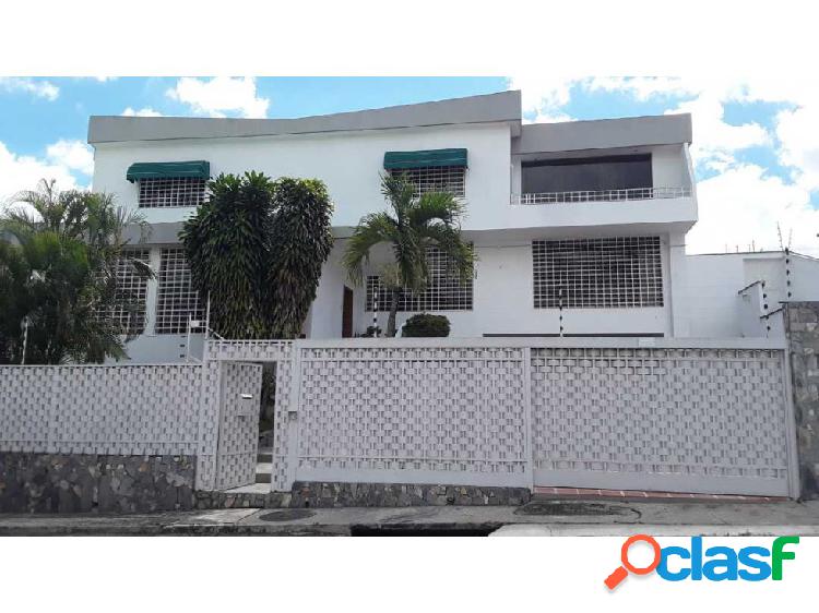 Se vende casa 736m2 7h/9b/9p Cumbres de Curumo 4378