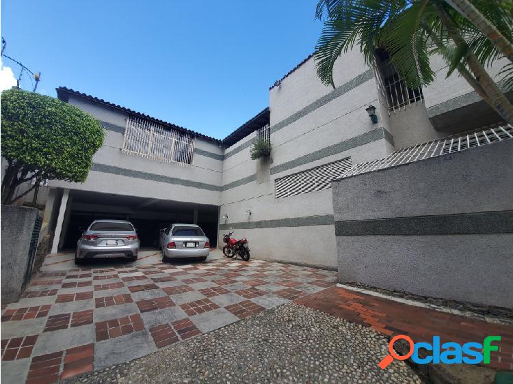 Se vende casa 900m2 8h/7b/10p Prados del Este