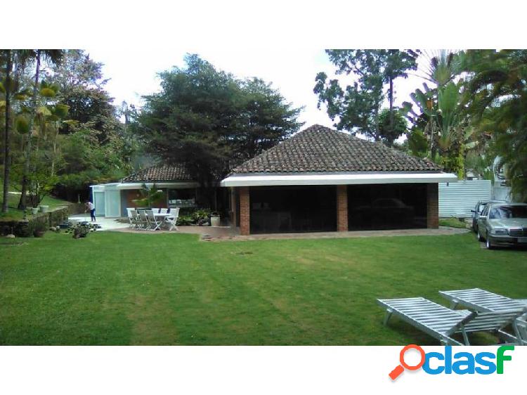 Se vende o se alquila casa 600m2 5h/6b/5p Clns Tamanaco