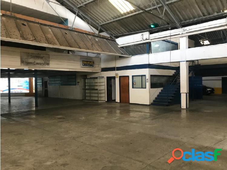 Se vende/alquila galpón 3400 m2 Boleita Sur