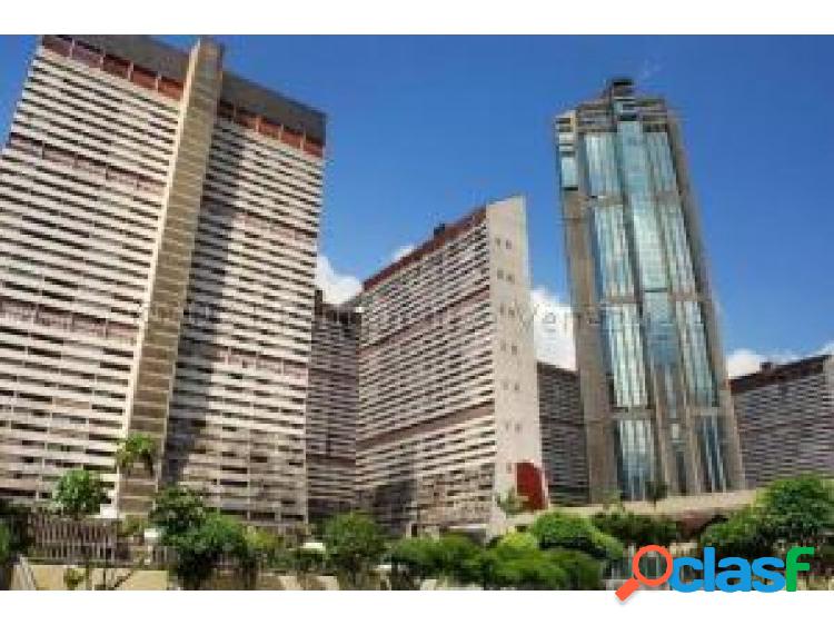 Vendo apartamento 3h/3b/1pe Parque Central 8321