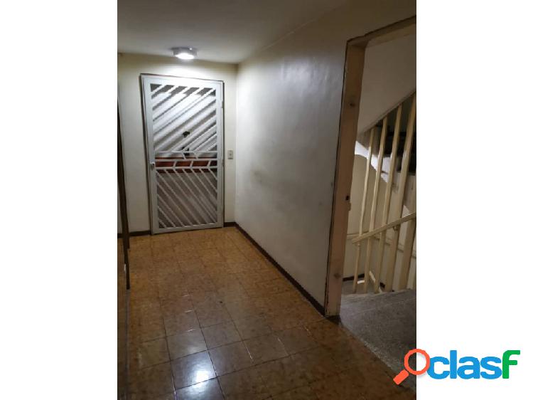 Vendo apartamento 88m2 2h/2b/1pe Av. Fuerzas Armadas