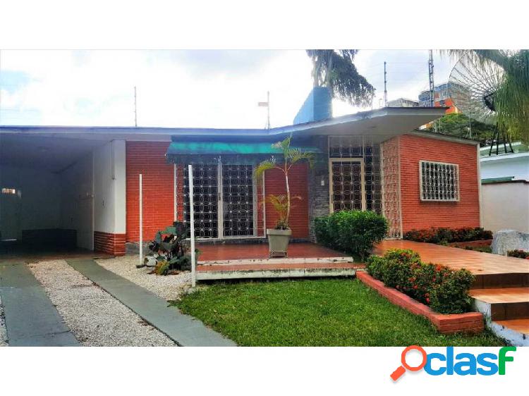 Vendo casa 400mts2 6h/4.5b/3pe La Floresta 0318