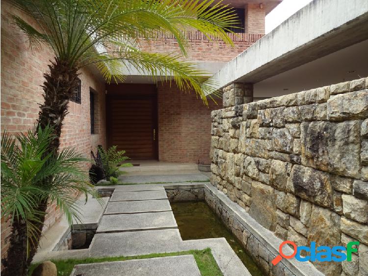 Vendo casa 600M2/3h+s/5b+s/6p/Colinas del Tamanaco/2048