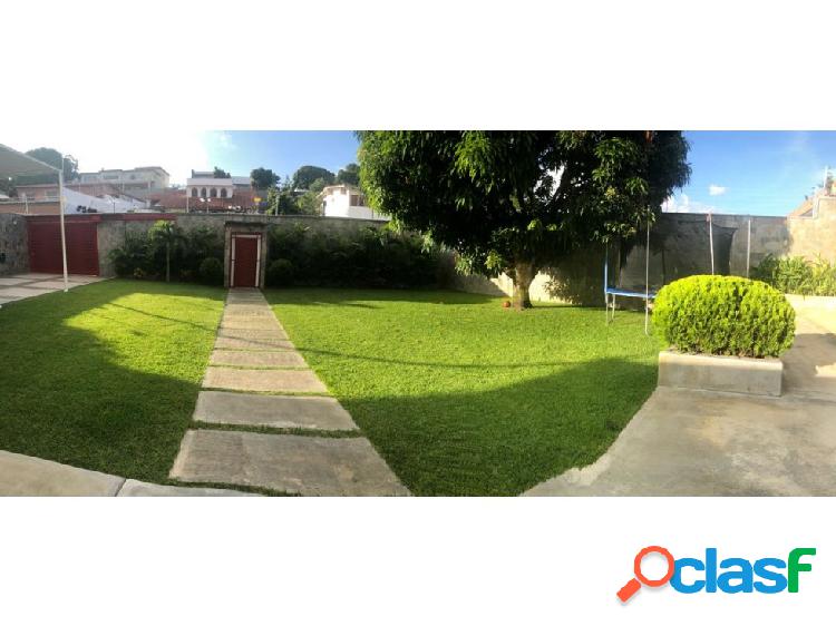 Vendo casa 800m2 5h/7b/7pe Cumbres de Curumo 0308