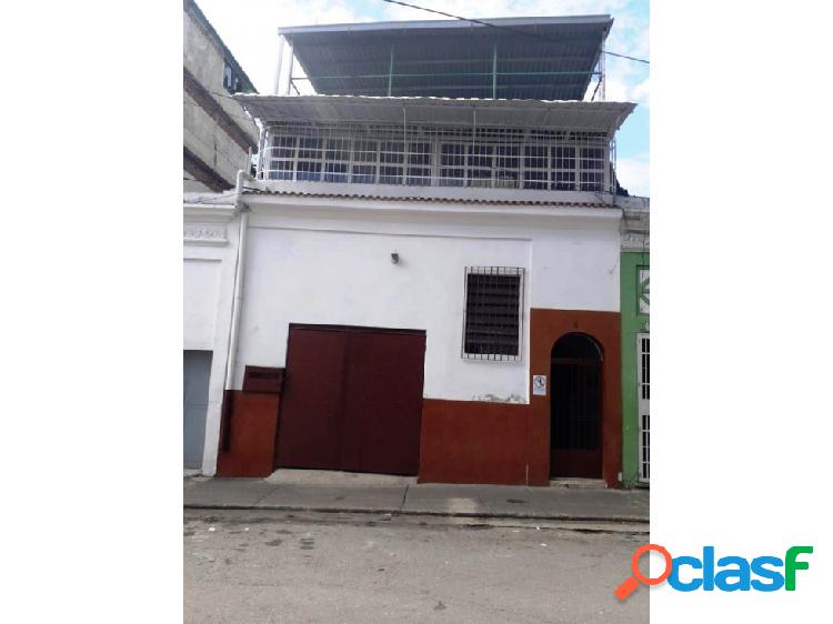 Vendo/alquilo casa 300m2 4h/2b/0p El Cementerio 7018