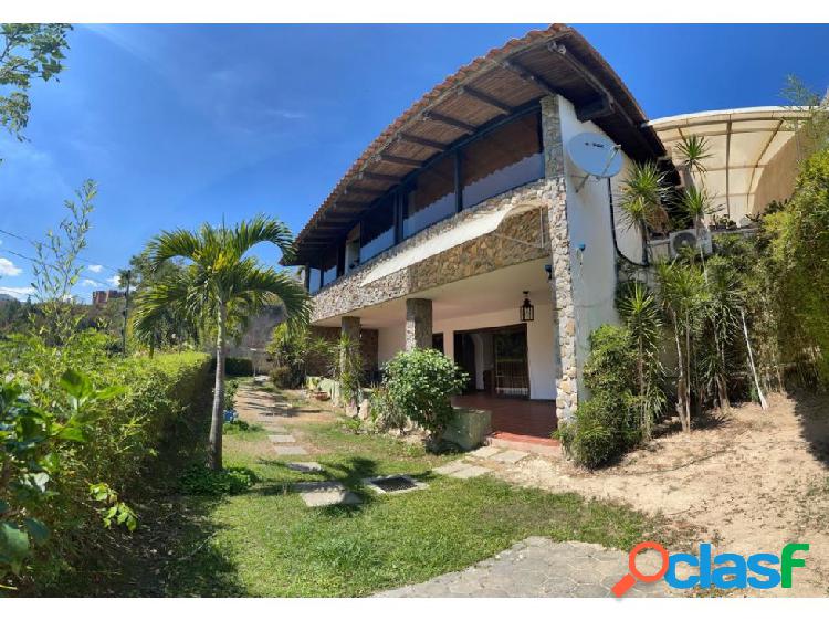 SE VENDE CASA 700 M2 5H+2S/4.5B+S/5P COLINAS DE TAMANACO