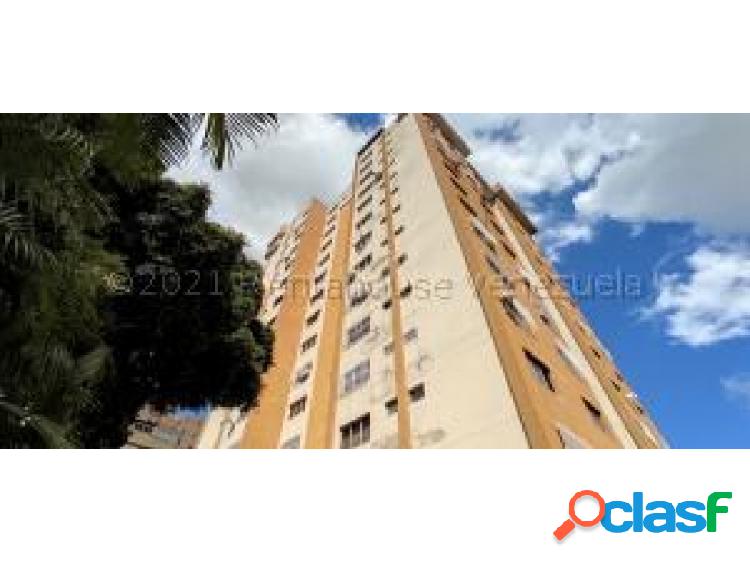 Apartamento en venta en La Urbina 21-16008 Adri 04143391178