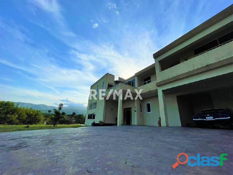 RE/MAX PARTNERS Vende Casa en Hato Royal, Urb. Guataparo,