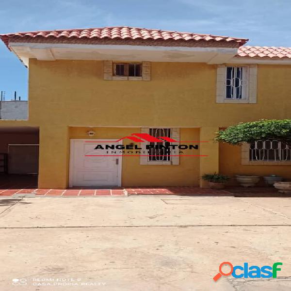 TOWNHOUSE EN VENTA EN LA COROMOTO SAN FRANCISCO API 2528