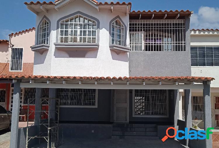 EN VENTA HERMOSA CASA EN LA URBANIZACIÓN LA ROSALEDA