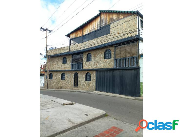 Se vende amplia casa en la calle Paez El Trigo abajo Los