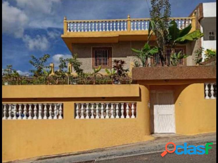 Vendo casa 300mts2 5h/5b/10pe Los Chaguaramos 2937