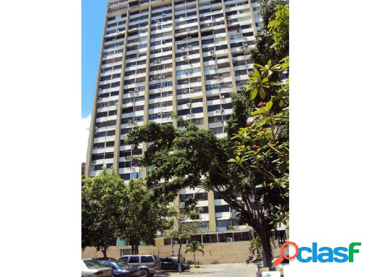 Se vende apto 77m2 2h/2b/1p Los Corales 0806