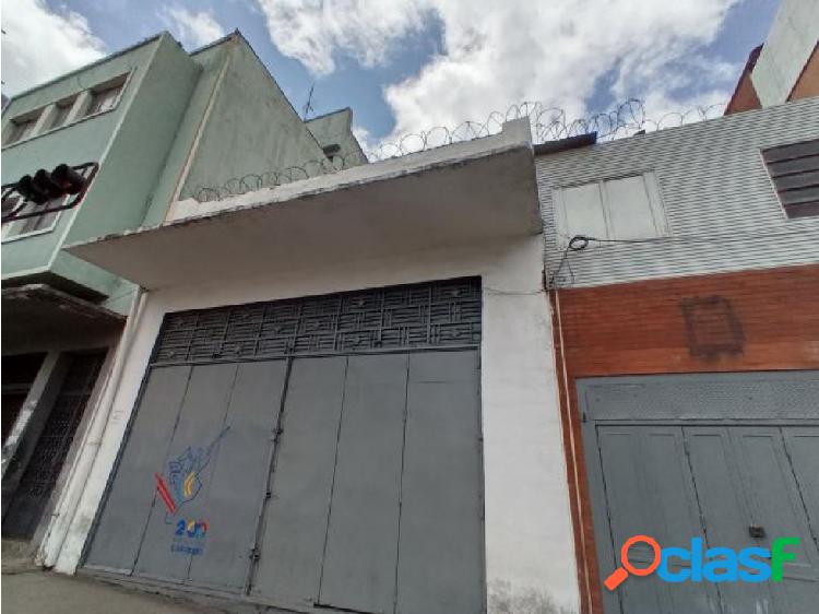 VENTA DE LOCAL COMERCIAL A PIE DE CALLE EN LA AV SUCRE (A.