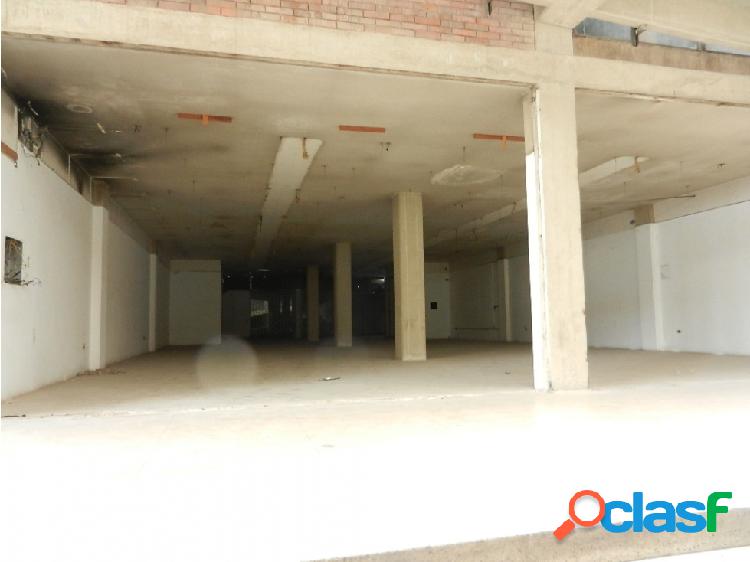 Alquilo local 220m2 Santa Mónica 7688