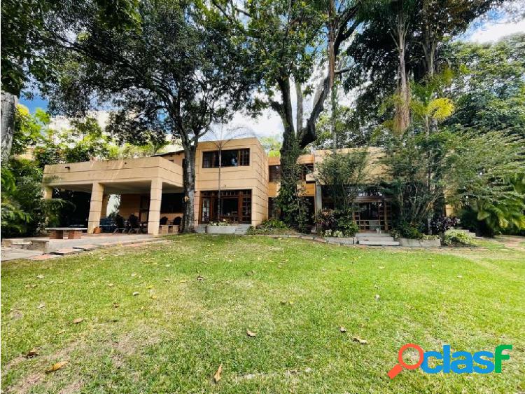 Se vende casa 495m2 4h+2s/4.5b+2s/4p Los Chorros 6432