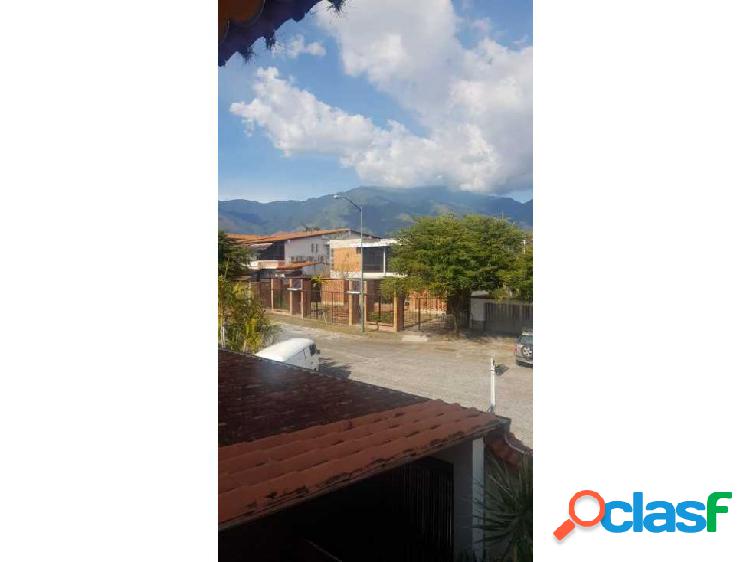 Vendo casa 649m2 4h+s/5b/4p El Cafetal 3249