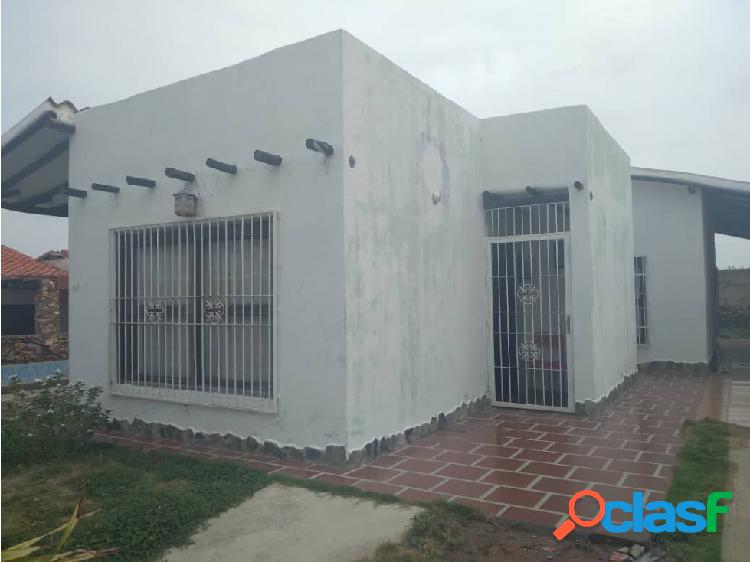 Se vende casa 380m2 4h/3b/3p Taguantar