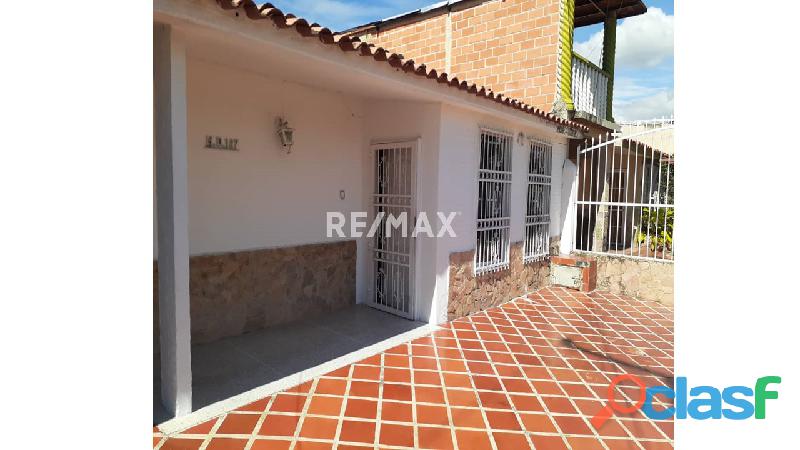 Venta casa Urb Los Bucares San Joaquin ( La Pradera)