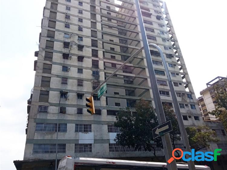 AV BARALT VENDO APARTAMENTO