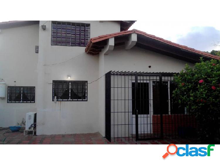 SE VENDE CASA EN JOSE GREGORIO HERNANDEZ VE01-0014LC-MR