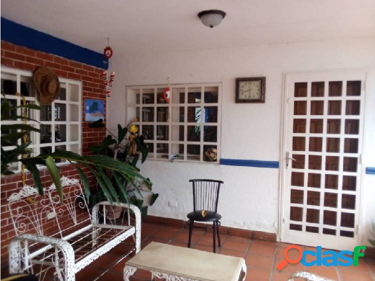 SE VENDE CASA EN LA FLORESTA VE02-003LF-YV