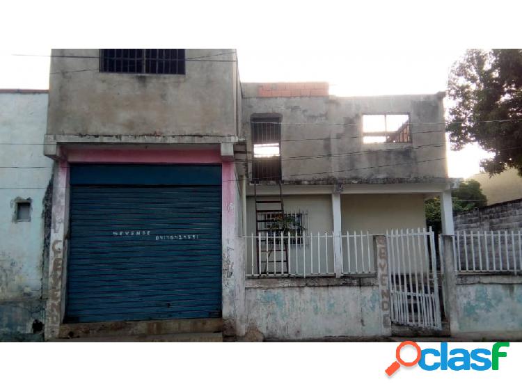 SE VENDE CASA EN PUERTO LA CRUZ VE02-004AZ-CV