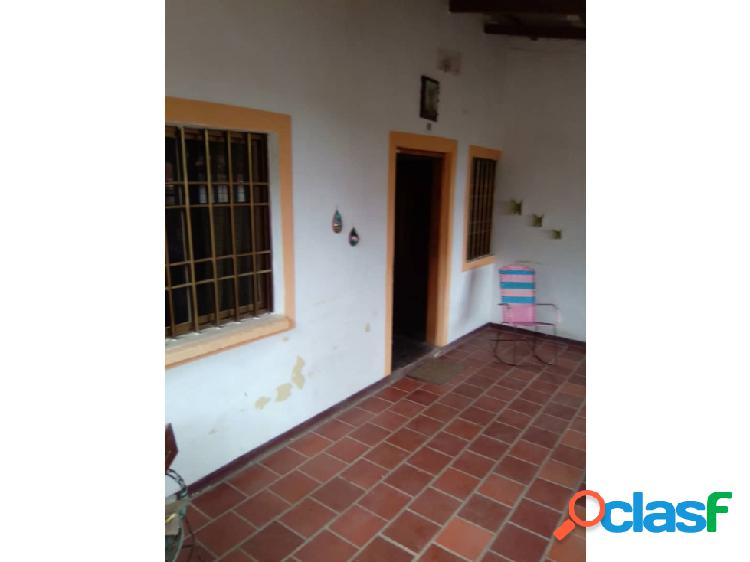 SE VENDE CASA EN SECTOR EL VALLE CARUPANO VE02-016CES-MC