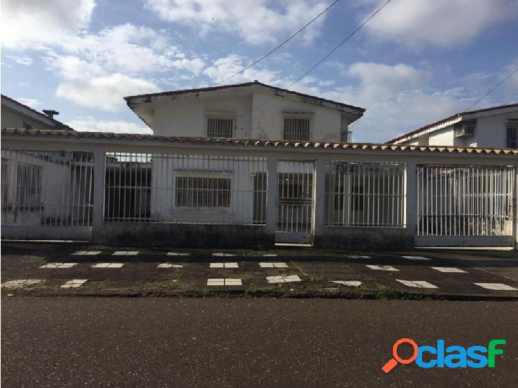 SE VENDE CASA EN URB LA FLORESTA VE01-0063LF-MF