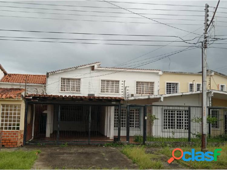 SE VENDE CASA EN URB LA FLORESTA VE01-0510LF-YE