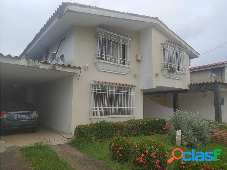 SE VENDE CASA EN URB LA FLORESTA VE01-0513LF-LGC