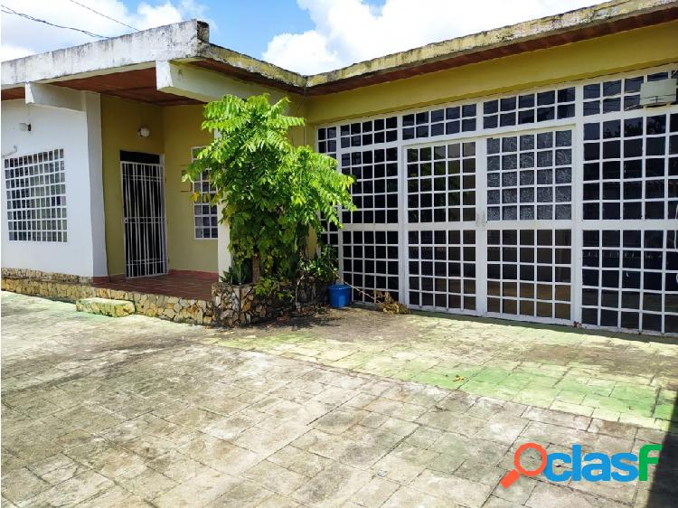 SE VENDE CASA EN URB LA FLORESTA VE01-0562LF-YE