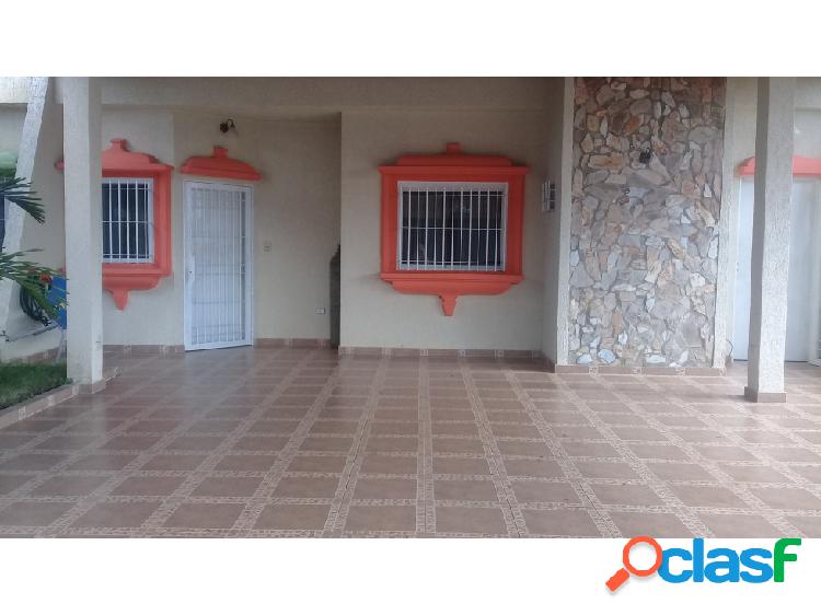 SE VENDE CASA EN URB LOMAS DEL VIENTE VE01-0731LV-YC