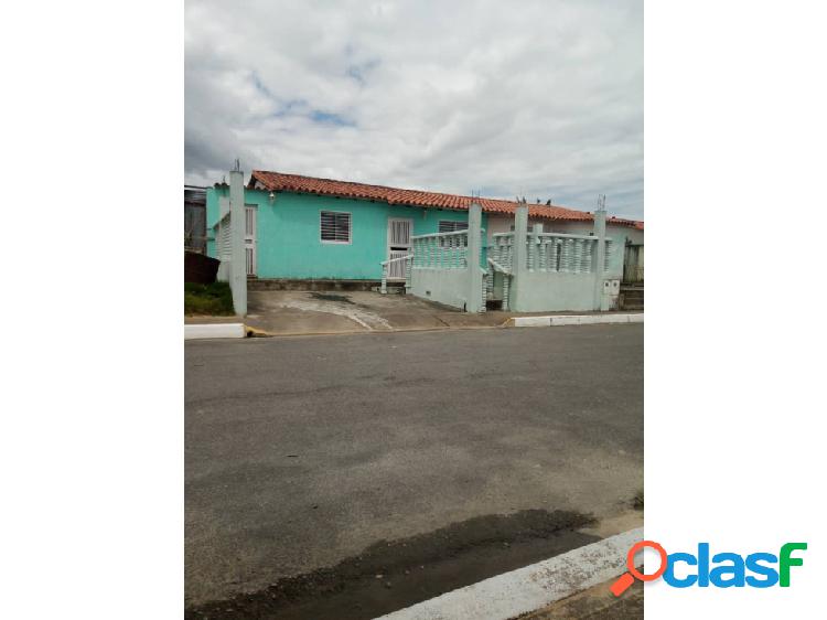 SE VENDE CASA EN URB. LOS SAMANES II VE02-017ZI-ARH