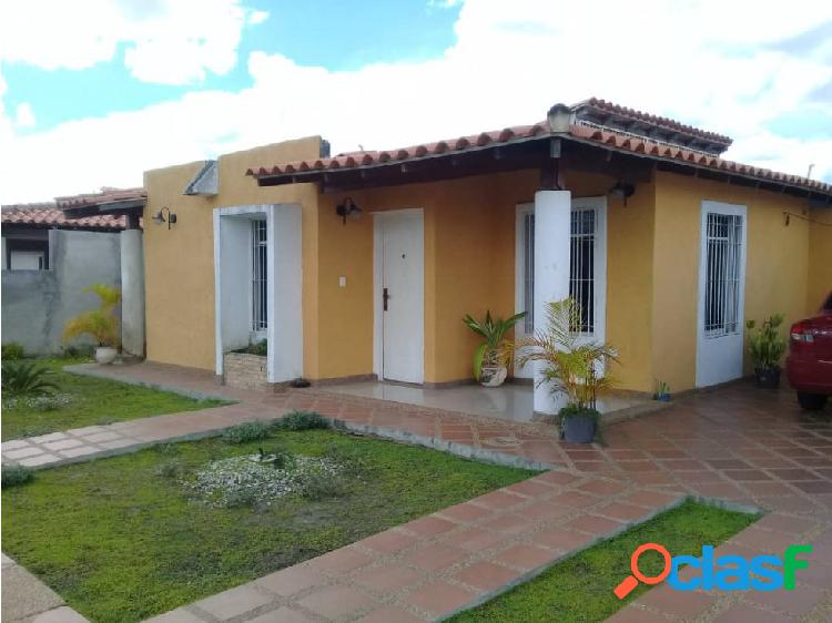 SE VENDE CASA EN VIA AL SUR URB. SABANA CASA CLUB