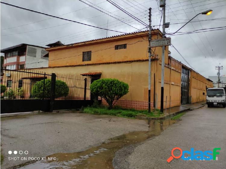 SE VENDE TERRENO CON BIENHECHURÍAS, CARUPANO VE02-222ES-ES